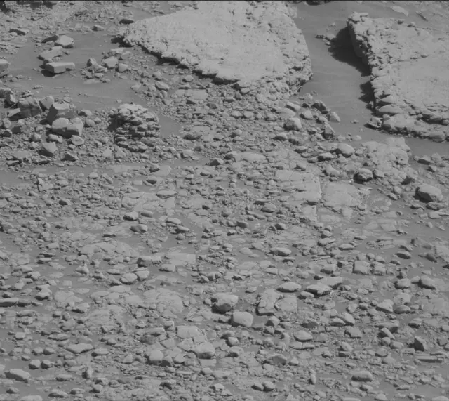 Sol 2588: Mast Camera (Mastcam)