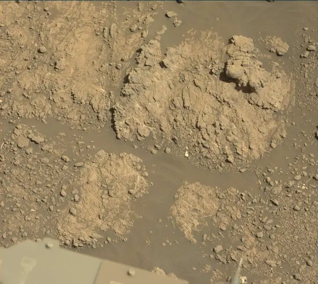Sol 2590: Mast Camera (Mastcam)