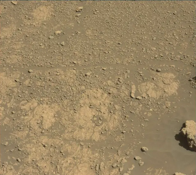 Sol 2590: Mast Camera (Mastcam)