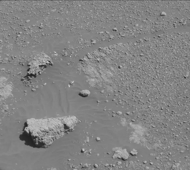 Sol 2590: Mast Camera (Mastcam)