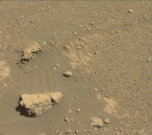 Sol 2590: Mast Camera (Mastcam)