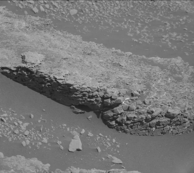 Sol 2590: Mast Camera (Mastcam)