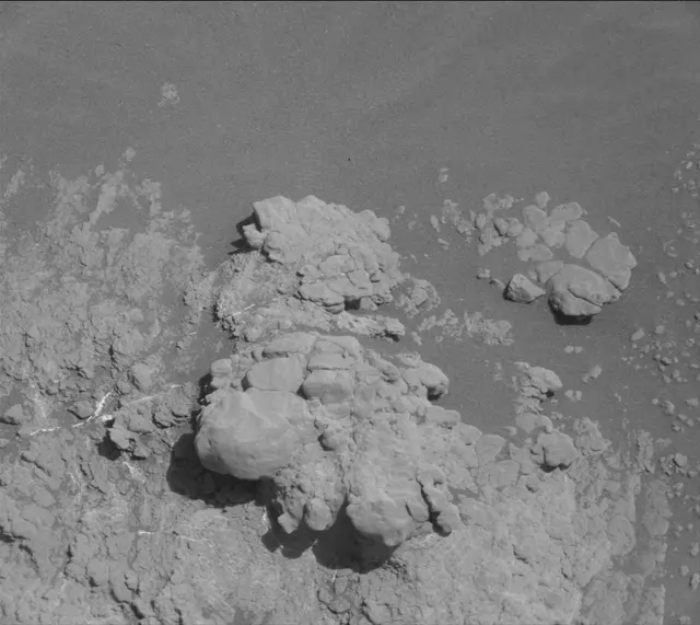 Sol 2591: Mast Camera (Mastcam)