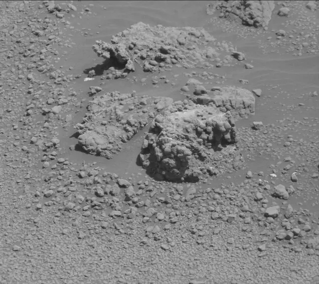 Sol 2592: Mast Camera (Mastcam)
