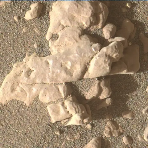 Sol 2594: Mars Hand Lens Imager (MAHLI)