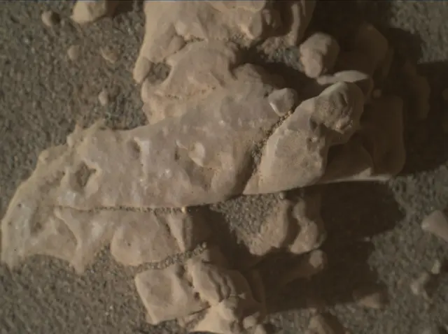 Sol 2594: Mars Hand Lens Imager (MAHLI)