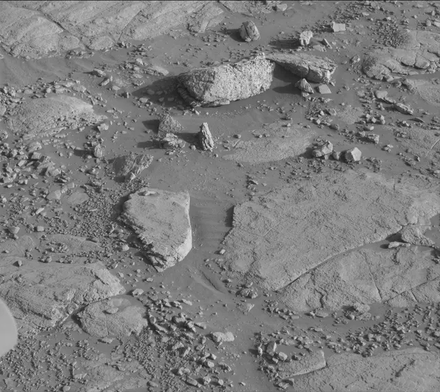 Sol 2595: Mast Camera (Mastcam)