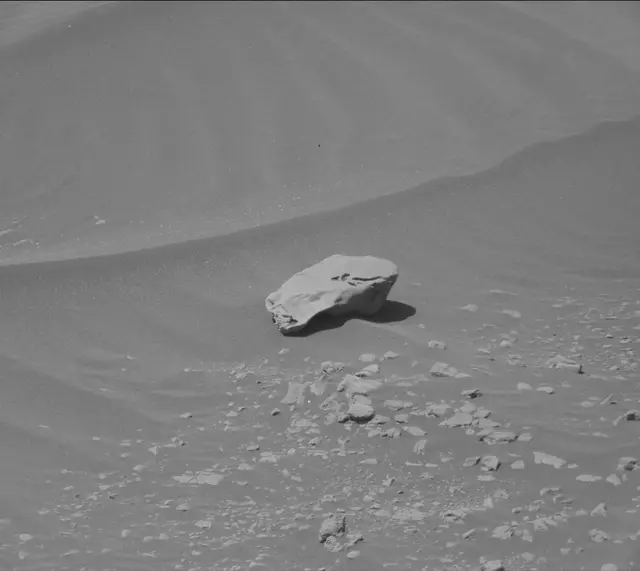 Sol 2595: Mast Camera (Mastcam)