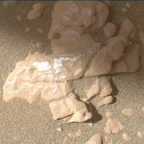 Sol 2595: Mars Hand Lens Imager (MAHLI)