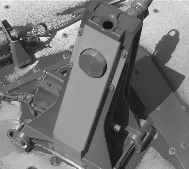 Sol 2596: Mast Camera (Mastcam)
