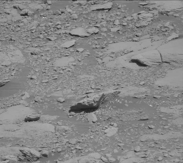 Sol 2597: Mast Camera (Mastcam)