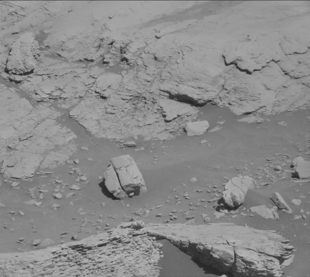 Sol 2597: Mast Camera (Mastcam)