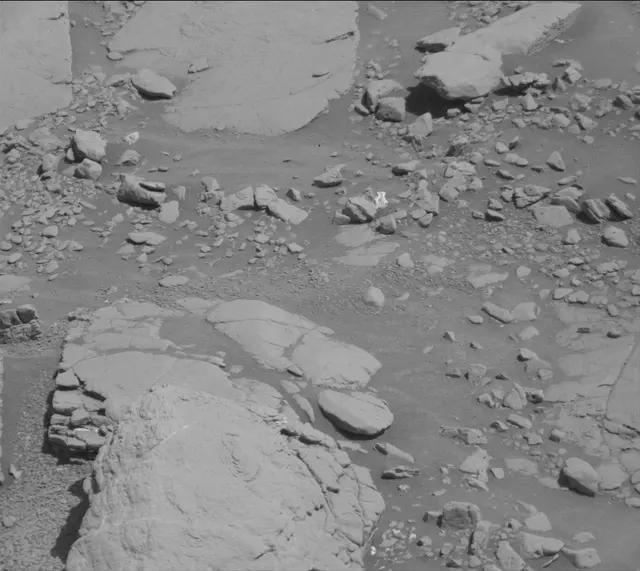 Sol 2597: Mast Camera (Mastcam)