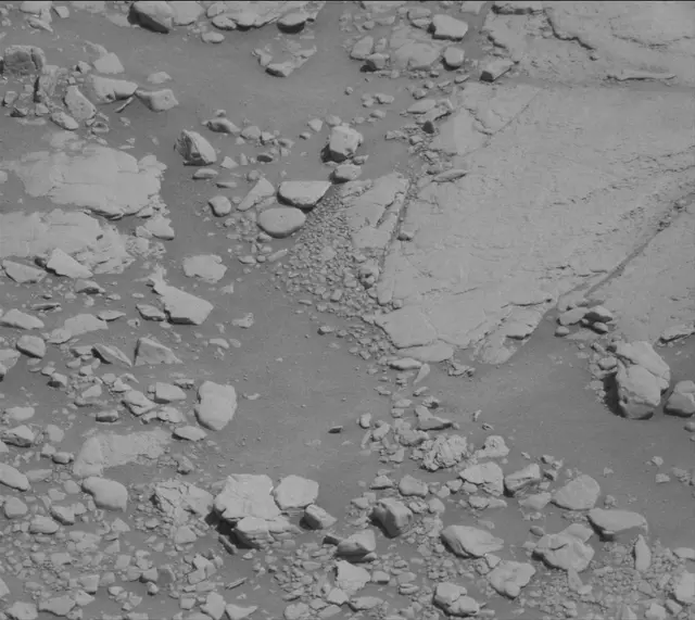 Sol 2597: Mast Camera (Mastcam)