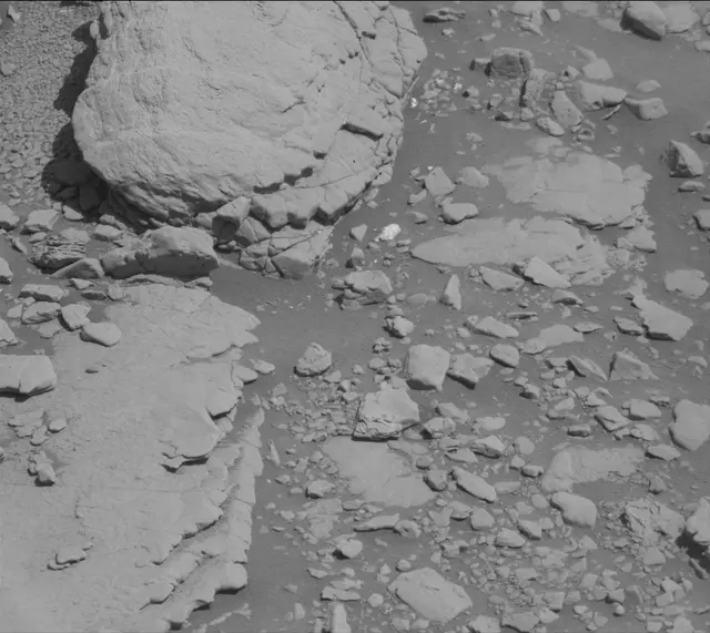 Sol 2597: Mast Camera (Mastcam)