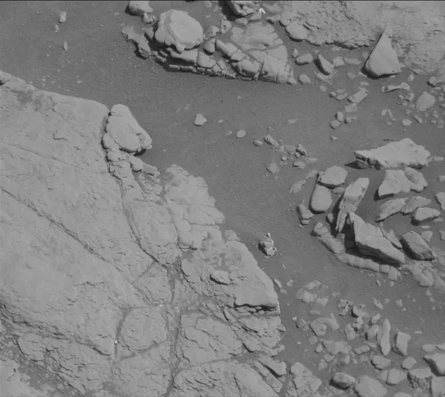 Sol 2597: Mast Camera (Mastcam)