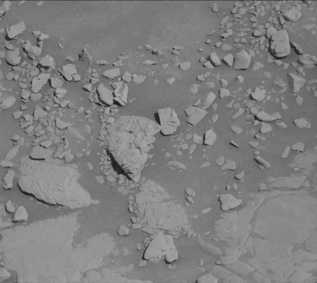 Sol 2597: Mast Camera (Mastcam)