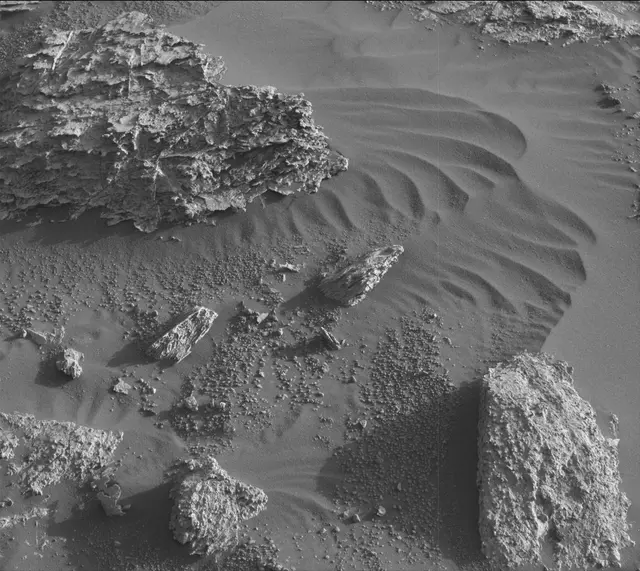 Sol 2604: Mast Camera (Mastcam)