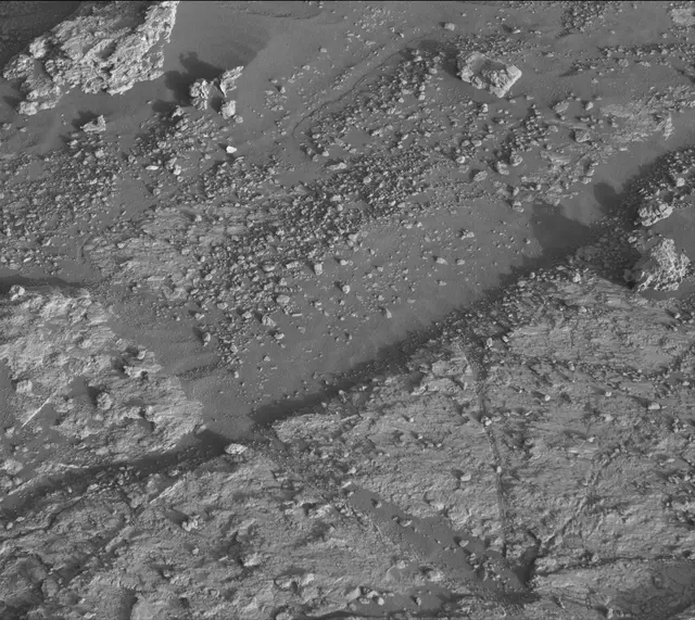 Sol 2606: Mast Camera (Mastcam)