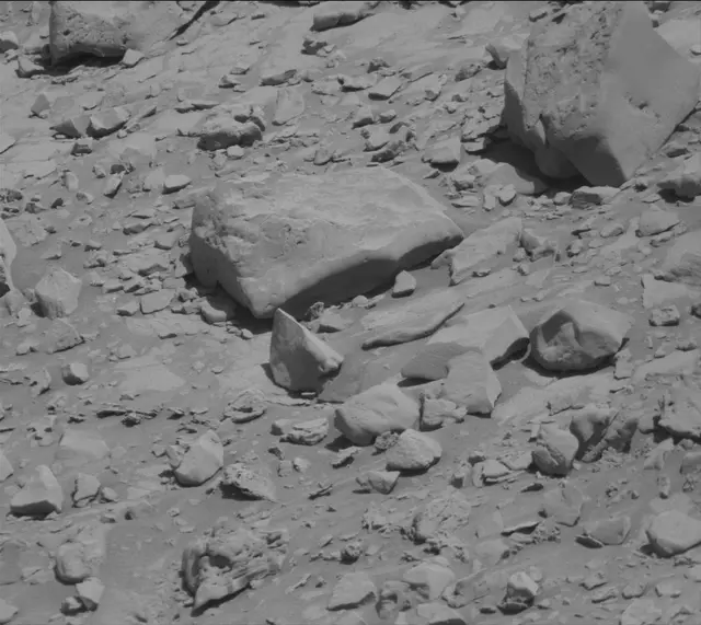 Sol 2639: Mast Camera (Mastcam)