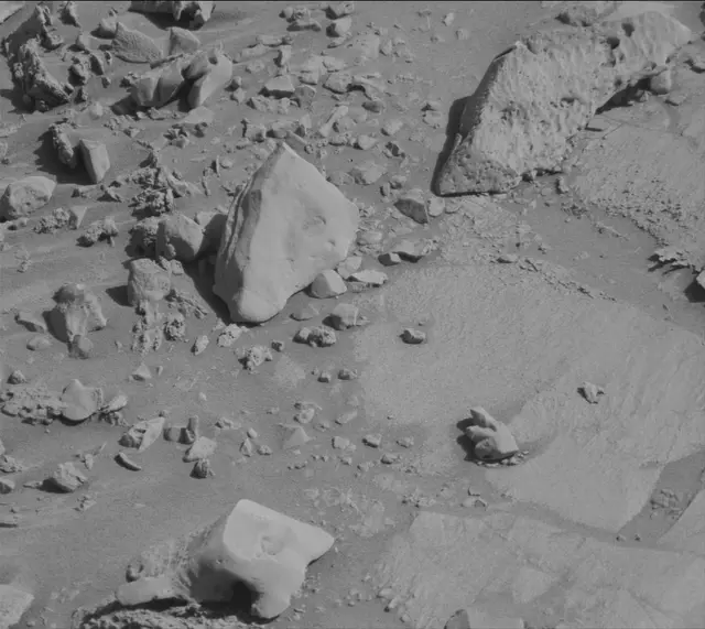 Sol 2642: Mast Camera (Mastcam)