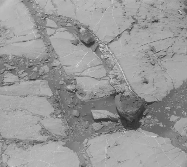 Sol 2643: Mast Camera (Mastcam)