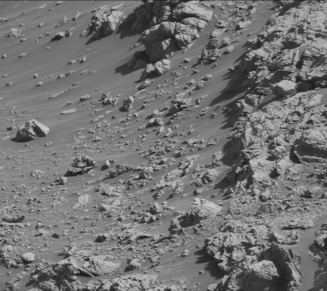 Sol 2645: Mast Camera (Mastcam)