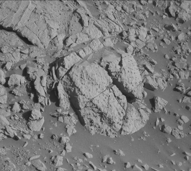 Sol 2645: Mast Camera (Mastcam)