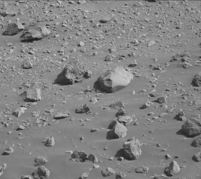 Sol 2657: Mast Camera (Mastcam)