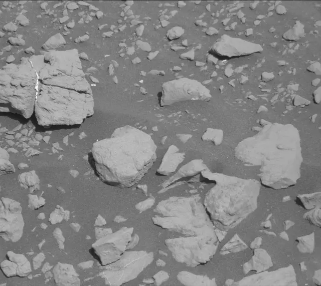 Sol 2657: Mast Camera (Mastcam)