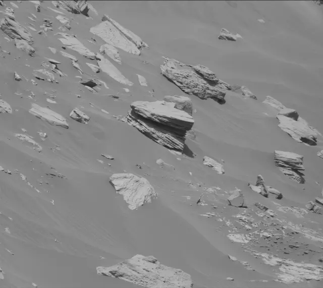 Sol 2658: Mast Camera (Mastcam)