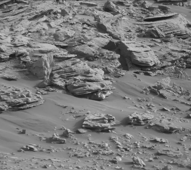 Sol 2663: Mast Camera (Mastcam)