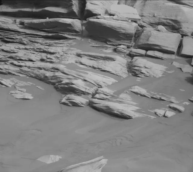 Sol 2663: Mast Camera (Mastcam)