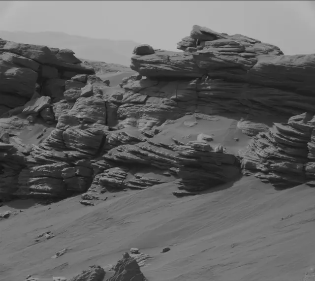 Sol 2665: Mast Camera (Mastcam)
