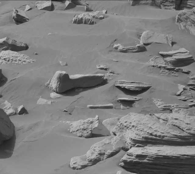 Sol 2665: Mast Camera (Mastcam)