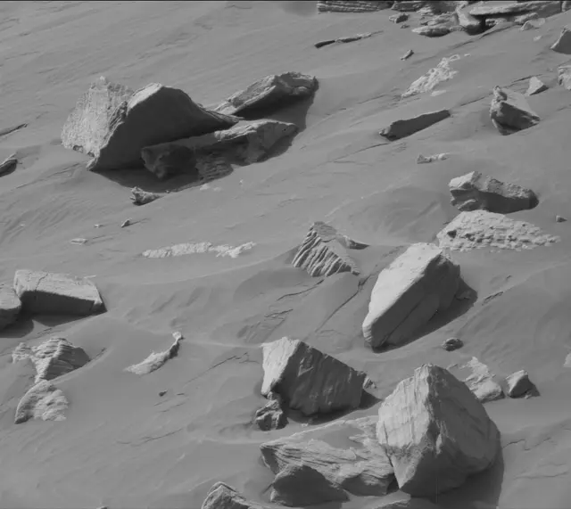 Sol 2665: Mast Camera (Mastcam)