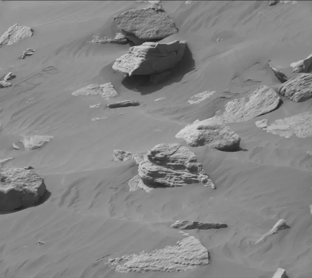 Sol 2665: Mast Camera (Mastcam)