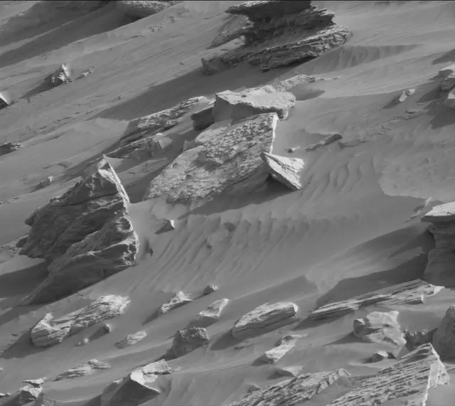 Sol 2679: Mast Camera (Mastcam)