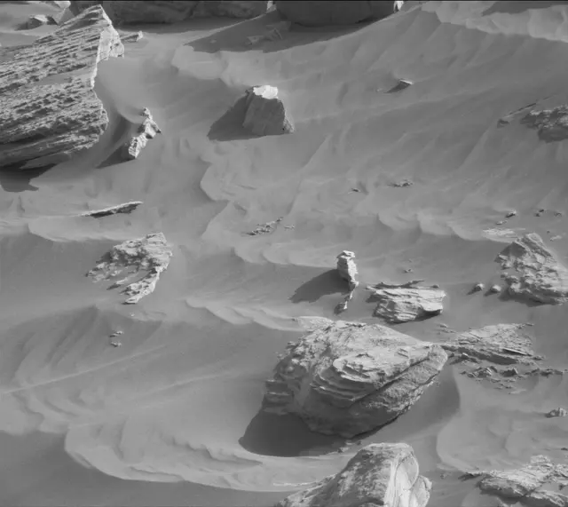 Sol 2679: Mast Camera (Mastcam)
