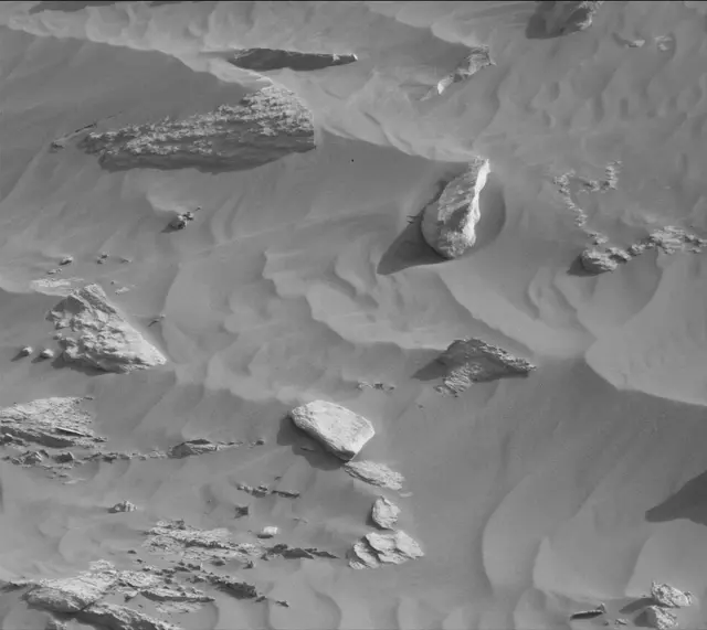 Sol 2679: Mast Camera (Mastcam)