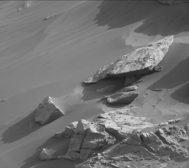 Sol 2679: Mast Camera (Mastcam)