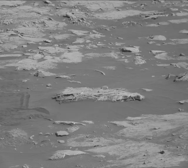 Sol 2679: Mast Camera (Mastcam)