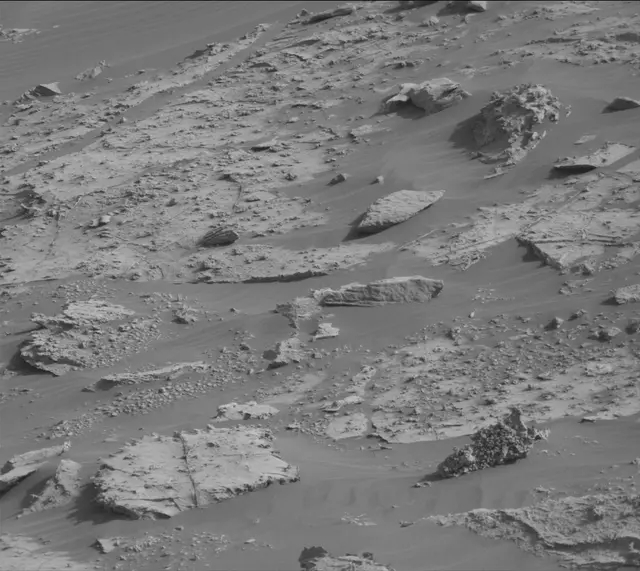 Sol 2679: Mast Camera (Mastcam)
