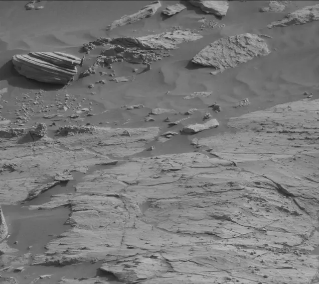 Sol 2679: Mast Camera (Mastcam)