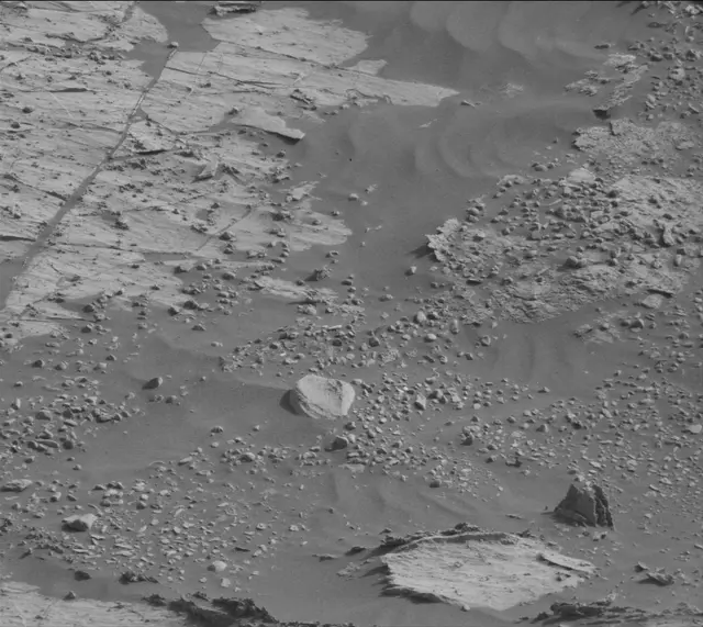 Sol 2679: Mast Camera (Mastcam)