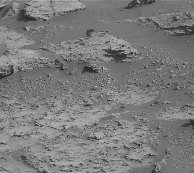 Sol 2679: Mast Camera (Mastcam)