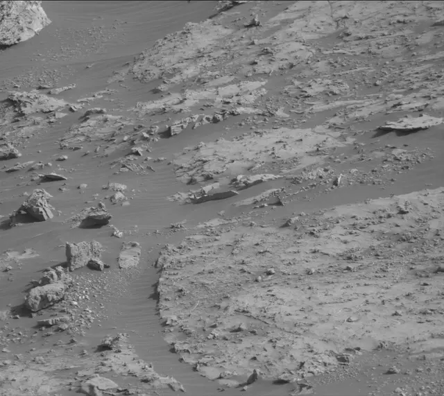 Sol 2679: Mast Camera (Mastcam)