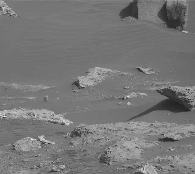 Sol 2679: Mast Camera (Mastcam)