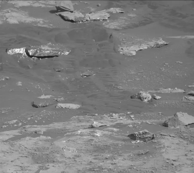 Sol 2679: Mast Camera (Mastcam)