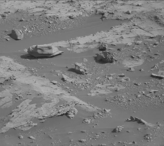 Sol 2679: Mast Camera (Mastcam)